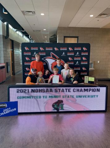 Charles Hardcastle Signs with Minot State University